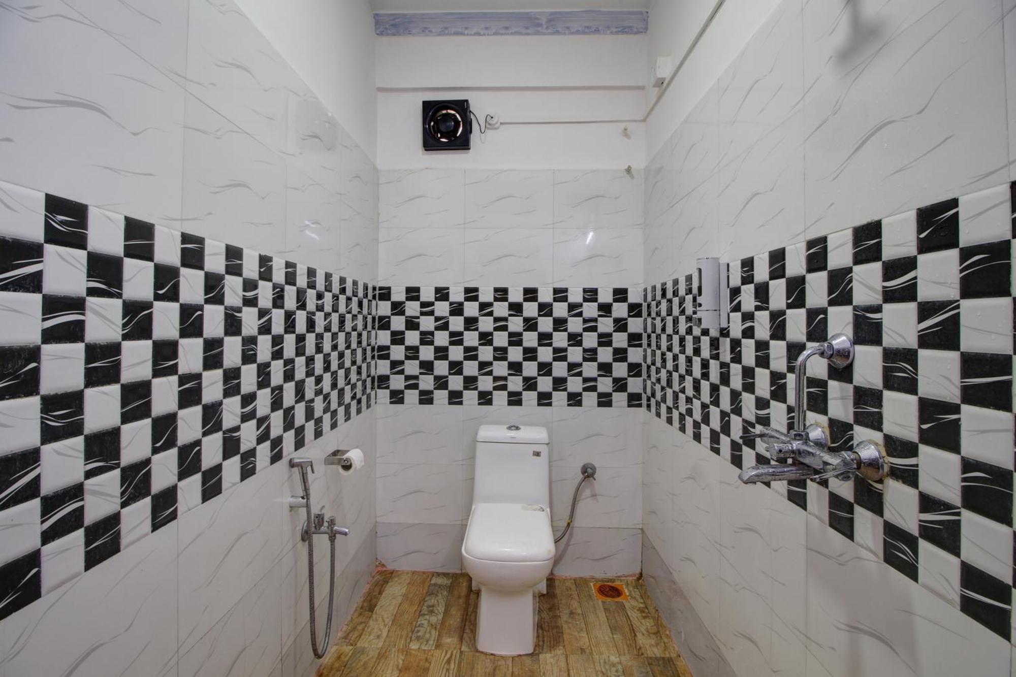 Hotel Pleasure Inn Near Turtle Beach Morjim Manage By Ld Group Of Hospitality Eksteriør bilde